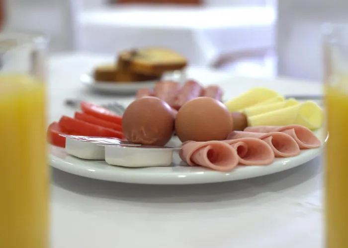 Kalamia Dolphin מלון