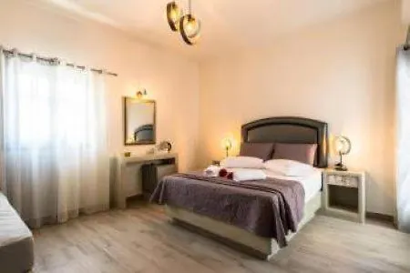 Hotel Dolphin Perissa (Santorini)