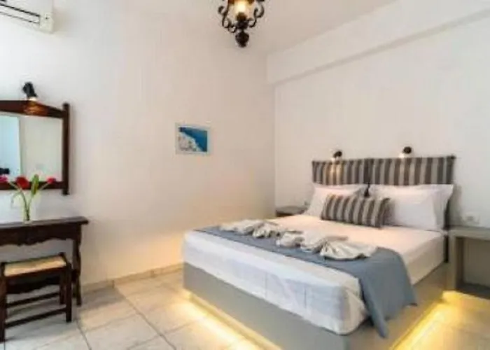 Kalamia Dolphin Perissa (Santorini)