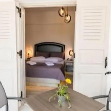 Kalamia Dolphin Perissa (Santorini)