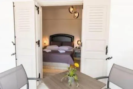 Otel Kalamia Dolphin Perissa (Santorini)